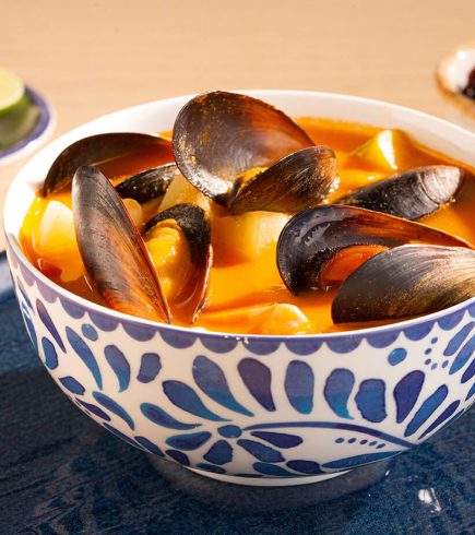 Caldo tlalpeño de mejillones
